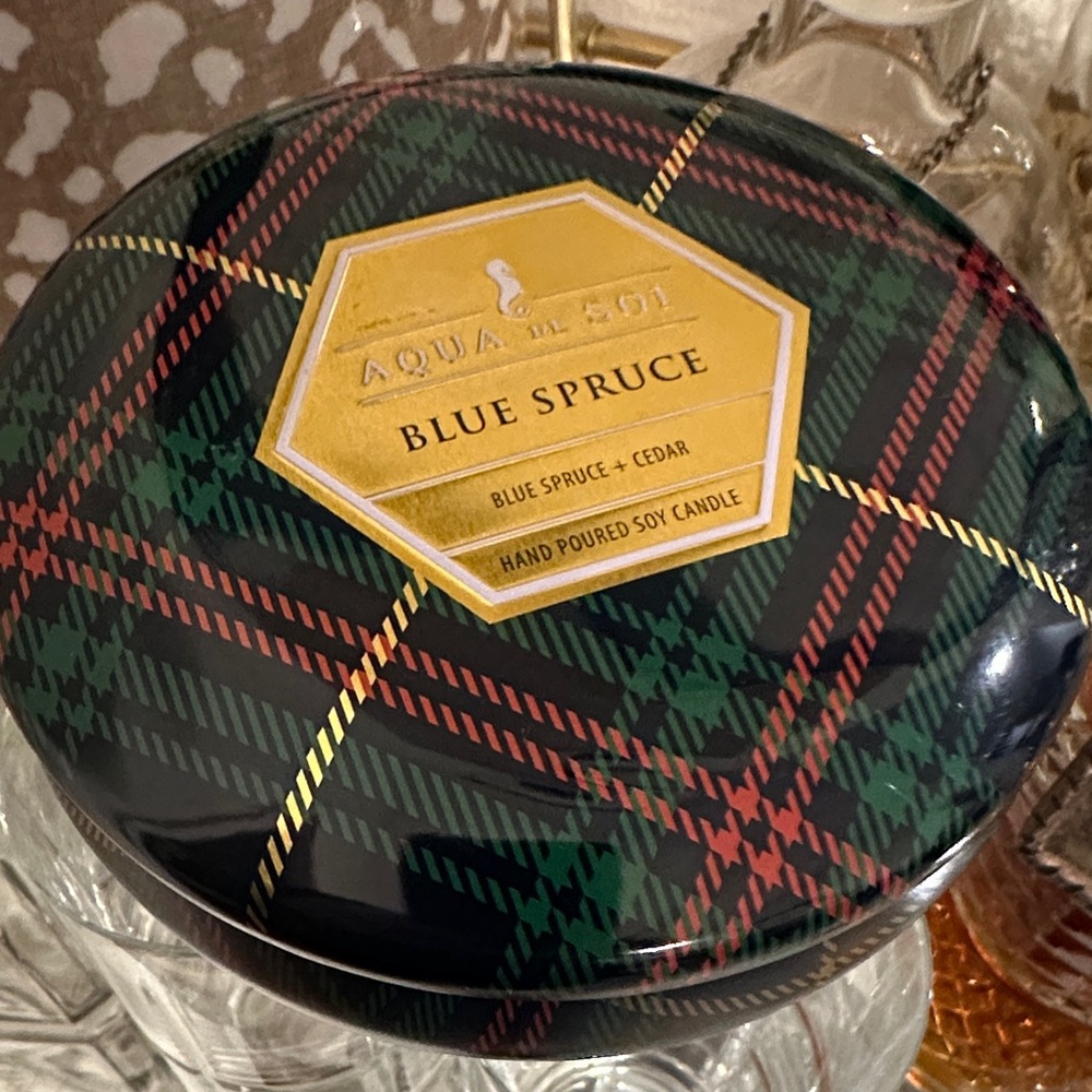 Aqua De Soi blue Spruce hand poured Candle 21oz soy